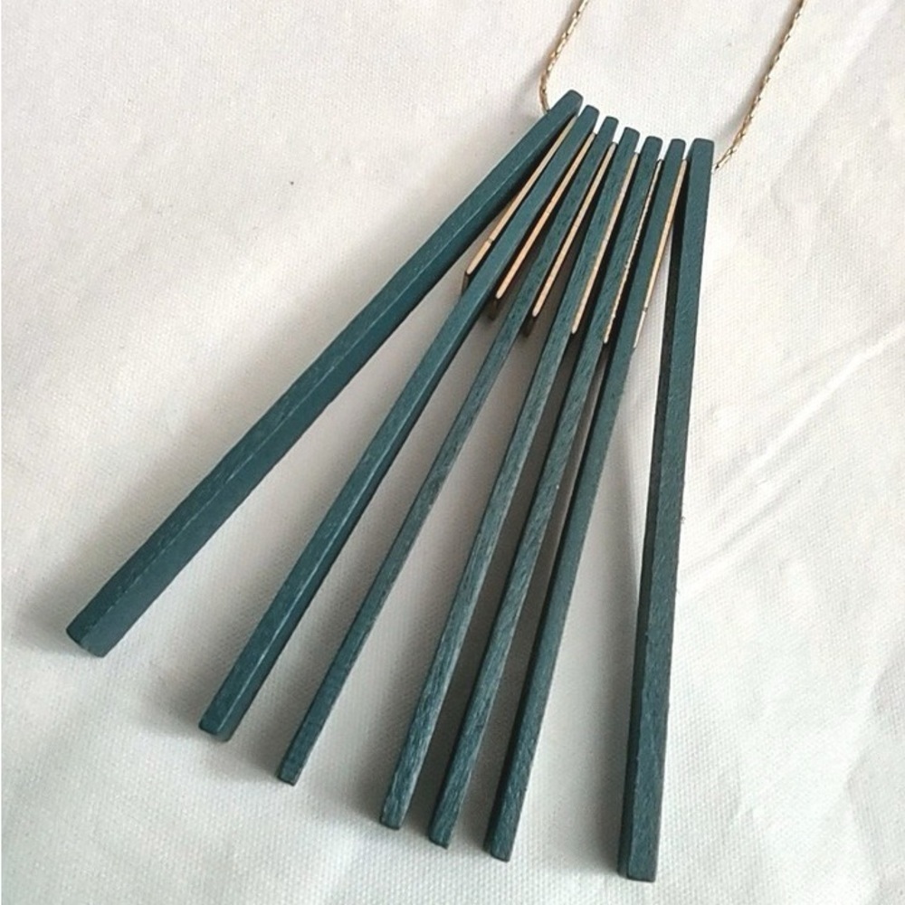 ❄️ Plunder | Necklace Teal Wood Fan Pendant Gold Chain Adjustable